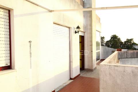 Apartamento t3 duplex, terraço, santiago do cacém