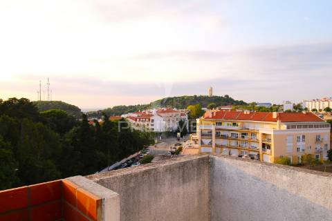 Apartamento t3 duplex, terraço, santiago do cacém