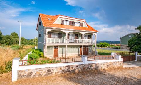 Moradia t4 com terreno de 1850 m² | albardo – guarda