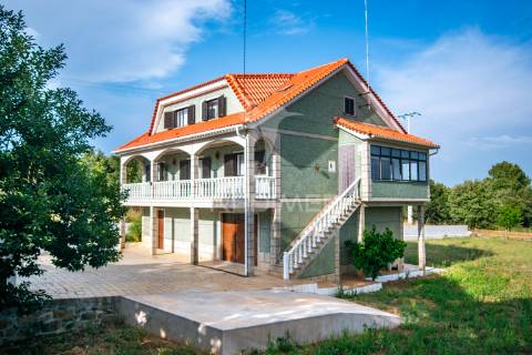 Moradia t4 com terreno de 1850 m² | albardo – guarda