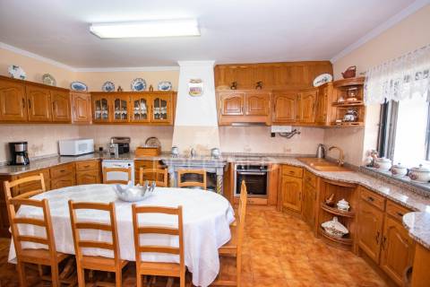 Moradia t4 com terreno de 1850 m² | albardo – guarda