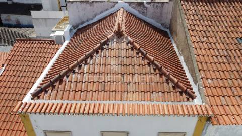 Moradia+5 anexos+espaço comercial centro histórico de sines