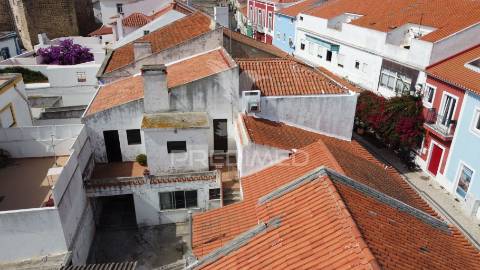 Moradia+5 anexos+espaço comercial centro histórico de sines