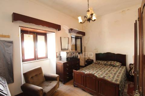 Moradia+5 anexos+espaço comercial centro histórico de sines