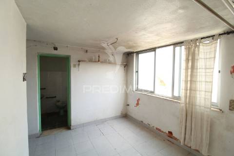 Moradia+5 anexos+espaço comercial centro histórico de sines