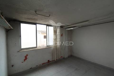 Moradia+5 anexos+espaço comercial centro histórico de sines