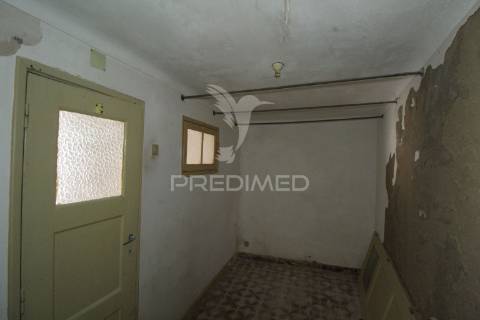 Moradia+5 anexos+espaço comercial centro histórico de sines