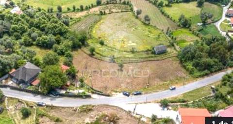 Terreno para construir com projeto aprovado - terras de bouro