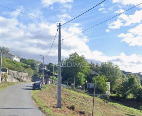 Terreno para construir com projeto aprovado - terras de bouro