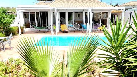 Moradia térrea  v2 em albufeira  3km da praia