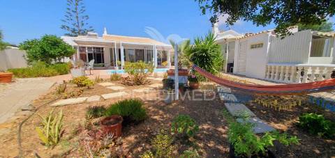 Moradia térrea  v2 em albufeira  3km da praia