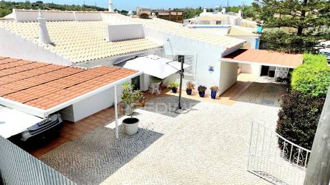 Moradia térrea  v2 em albufeira  3km da praia
