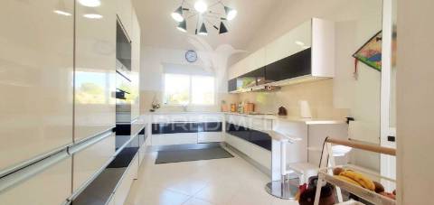 Moradia térrea  v2 em albufeira  3km da praia