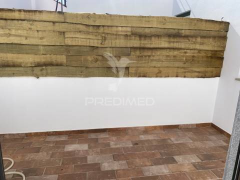 Moradia com terraço e garagem em santiago do cacém