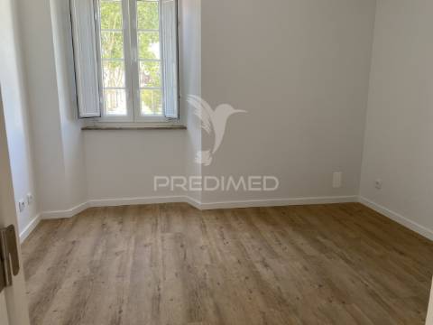 Moradia com terraço e garagem em santiago do cacém