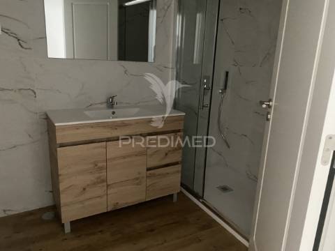 Moradia com terraço e garagem em santiago do cacém