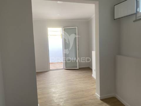 Moradia com terraço e garagem em santiago do cacém