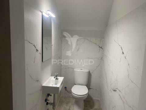 Moradia com terraço e garagem em santiago do cacém