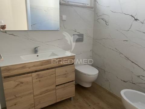 Moradia com terraço e garagem em santiago do cacém