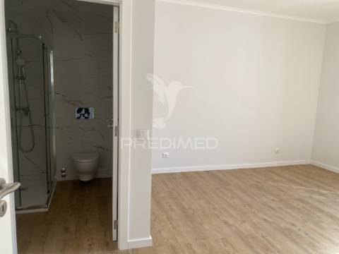 Moradia com terraço e garagem em santiago do cacém