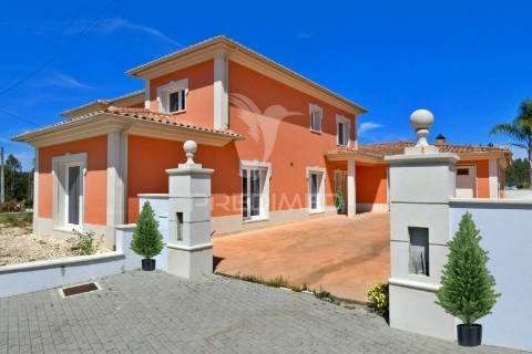 Moradia t7 com garagem