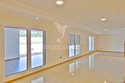 Moradia t7 com garagem