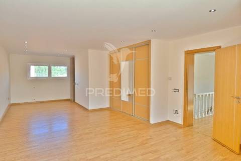 Moradia t7 com garagem