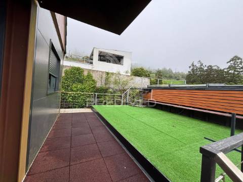 Moradia nova com piscina em zona tranquila – angra do heroísmo