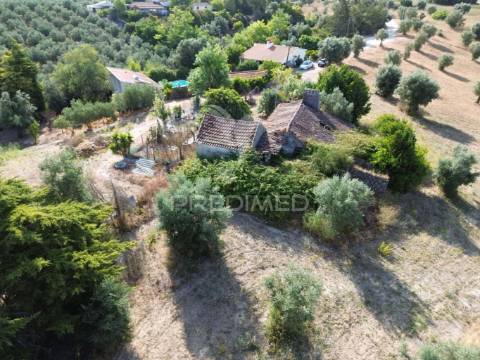 Moradia t3 para restaurar com terreno | são vicente do paúl | santarém