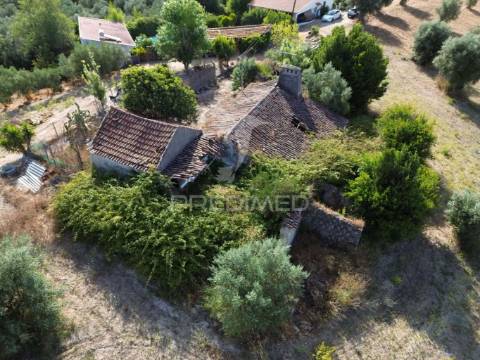 Moradia t3 para restaurar com terreno | são vicente do paúl | santarém