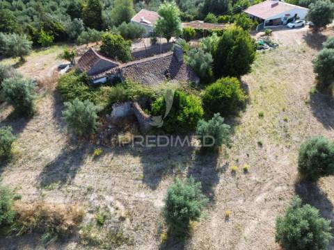 Moradia t3 para restaurar com terreno | são vicente do paúl | santarém