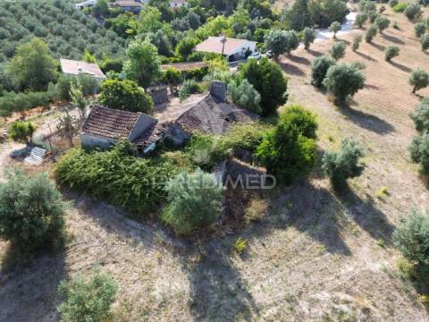 Moradia t3 para restaurar com terreno | são vicente do paúl | santarém