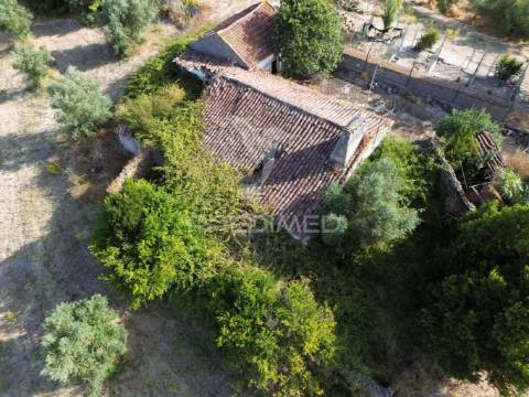 Moradia t3 para restaurar com terreno | são vicente do paúl | santarém