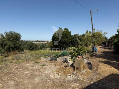 Moradia t3 para restaurar com terreno | são vicente do paúl | santarém