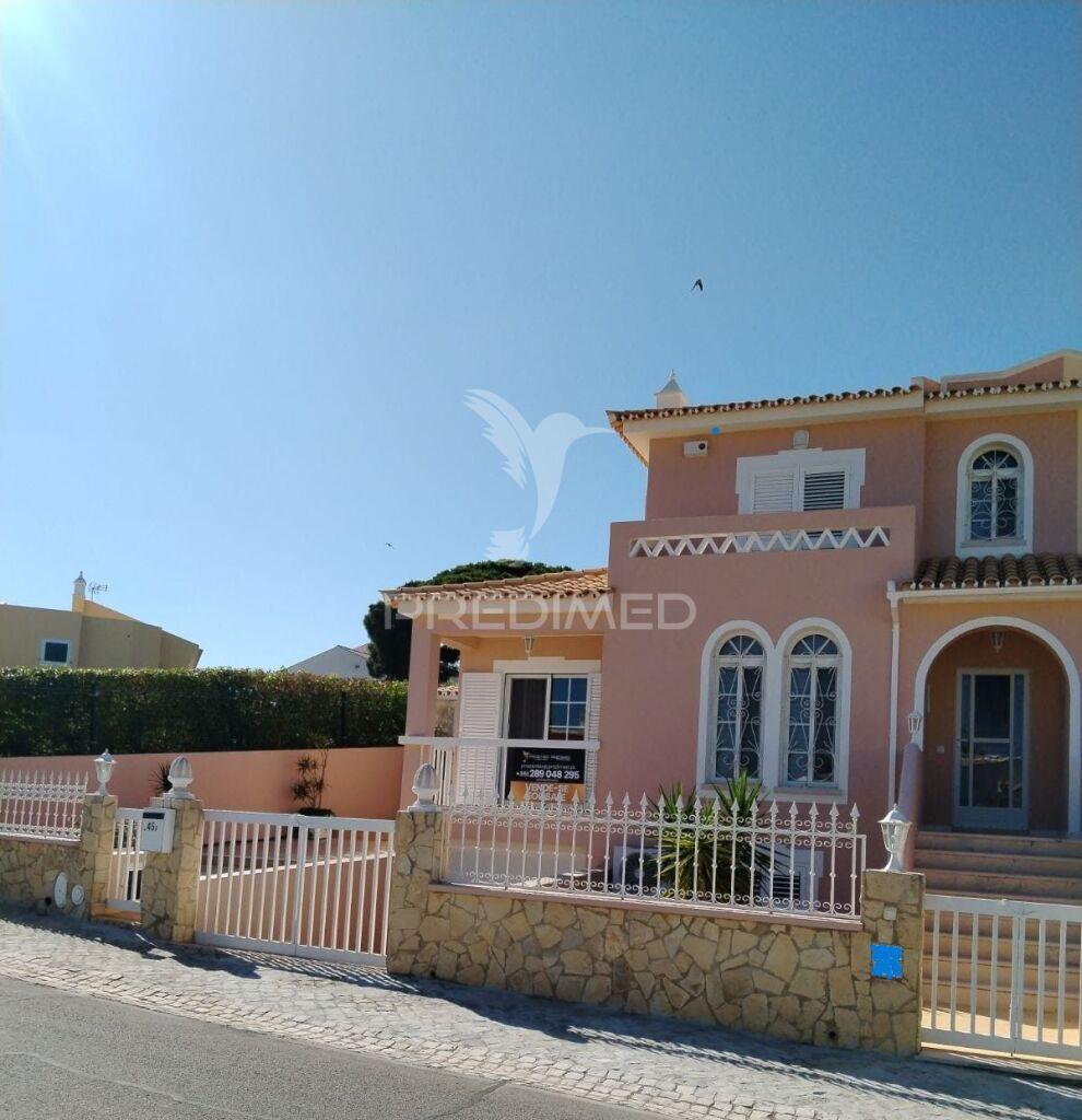 Vilamoura - moradia acolhedora com 3 suites no coração de vilamoura