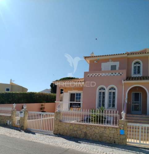 Acolhedora moradia no coração de vilamoura