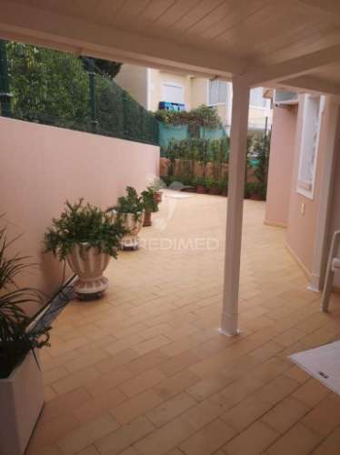 Acolhedora moradia no coração de vilamoura