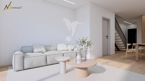 Moradia banda t2 + 1 com logradouro e terraço