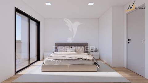 Moradia banda t2 + 1 com logradouro e terraço