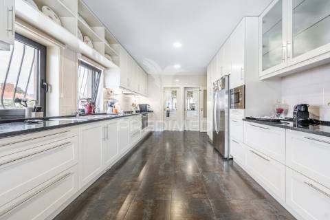 Moradia t5 em miramar - vila nova de gaia