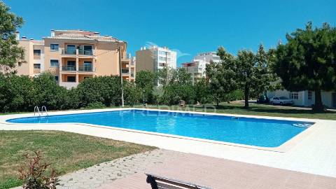 Arrendamento anual de  apartamento t2 em condominio fechado com piscina