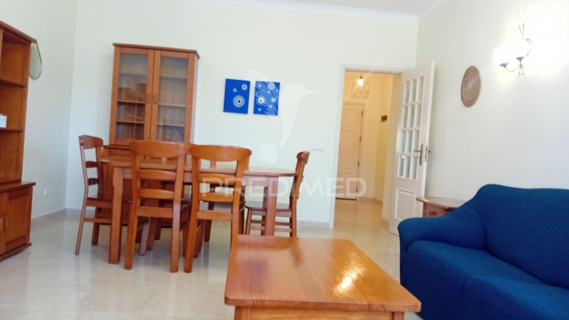 Arrendamento anual de  apartamento t2 em condominio fechado com piscina