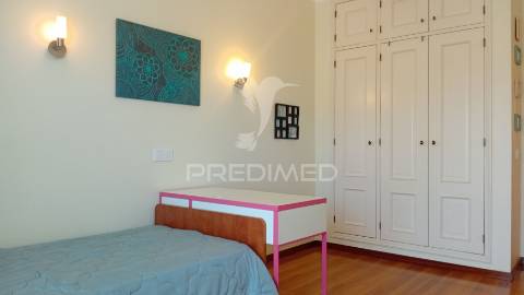 Arrendamento anual de  apartamento t2 em condominio fechado com piscina