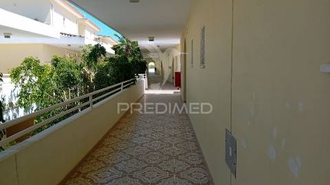 Arrendamento anual de  apartamento t2 em condominio fechado com piscina