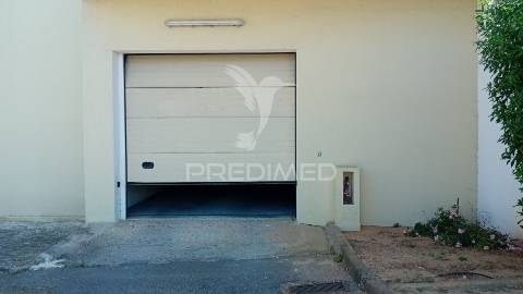 Arrendamento anual de  apartamento t2 em condominio fechado com piscina