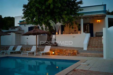 Quinta de luxo exclusiva na fuseta, algarve: refúgio com vista ria formosa e potencial de investimento