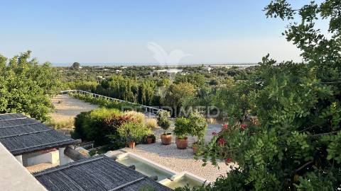 Quinta de luxo exclusiva na fuseta, algarve: refúgio com vista ria formosa e potencial de investimento