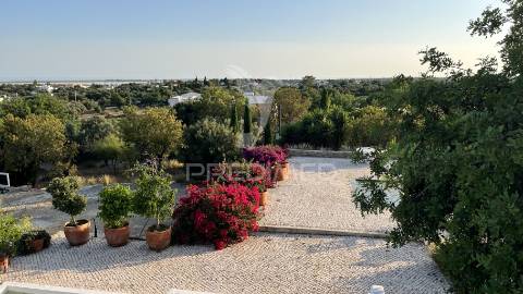 Quinta de luxo exclusiva na fuseta, algarve: refúgio com vista ria formosa e potencial de investimento