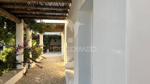 Quinta de luxo exclusiva na fuseta, algarve: refúgio com vista ria formosa e potencial de investimento