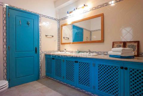 Quinta de luxo exclusiva na fuseta, algarve: refúgio com vista ria formosa e potencial de investimento